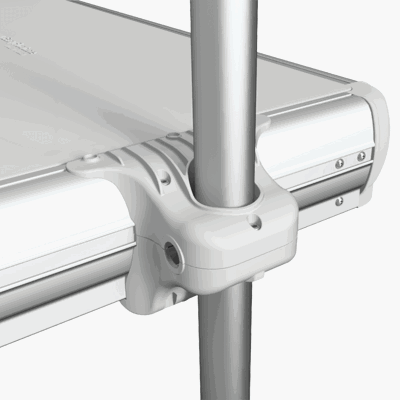 Närbild på EasyFloat stolpfäste som visar fästet mot stolpen
