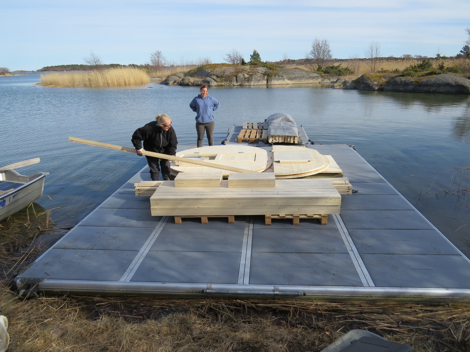 EasyFloat flytande plattform med delar för att sätta ihop en bastu själv