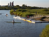 Paddling ramp och brygga i naturskön miljö